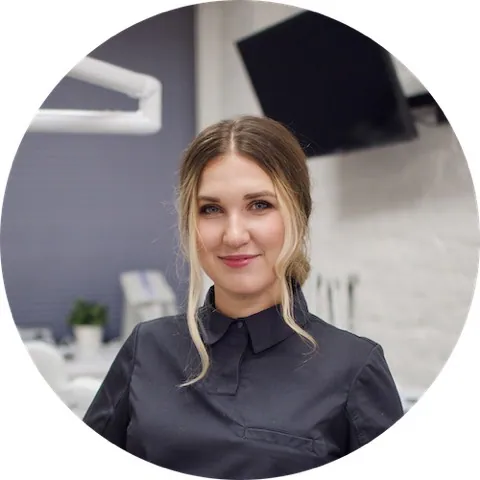 Dr. Anna Kozule — zobārste, kariesa ārstēšanas un protezēšanas speciāliste We Care klīnikā